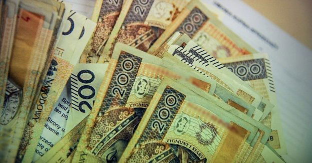 Chciała pomóc wnuczkowi, który rzekomo potrącił kobietę w ciąży- straciła 33 tysiące złotych