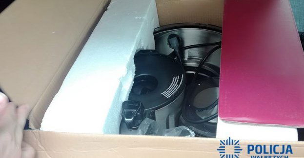 Przez internet zawarła umowy na dane osobowe własnej babci i w ten sposób wyłudziła dwa karedyty
