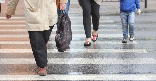 Nie wyprzedzaj przed przejściem dla pieszych!