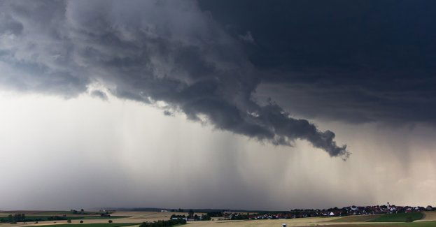 IMGW ostrzega przed burzami i deszczem z gradem