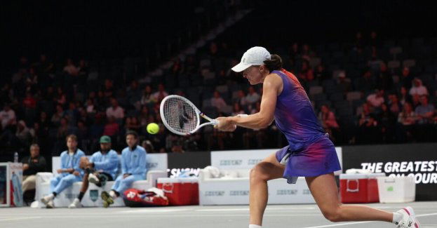 World Tennis League - wygrana Świątek w singlu i deblu