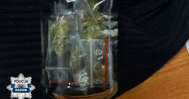 Nieletnia zatrzymana ze słoikiem z narkotykami