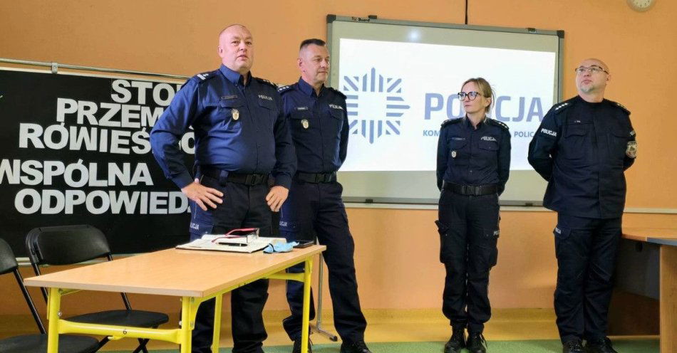 zdjęcie: Debata w Strzelinie jak skutecznie przeciwdziałać przemocy / fot. KPP w Strzelinie DEBATA SPOŁECZNA