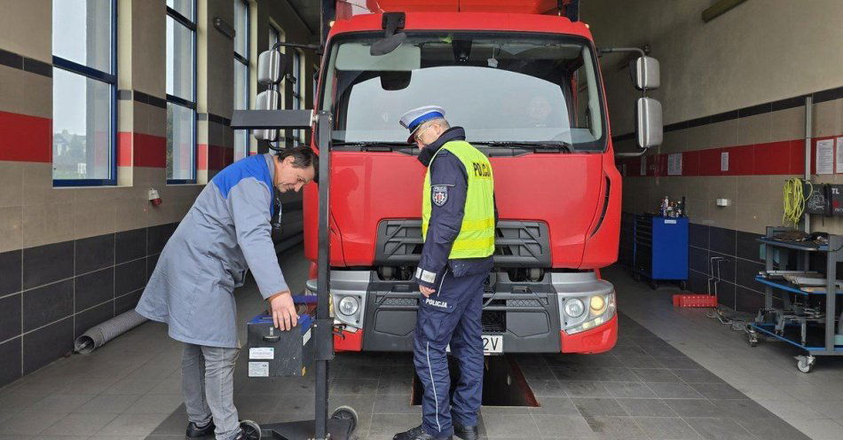 zdjęcie: Bezpłatne sprawdzenie świateł w powiecie mikołowskim / fot. KPP w Mikołowie