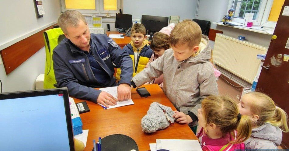 zdjęcie: Przedszkolaki odwiedziły komisariat w Dwikozach / fot. KPP Sandomierz