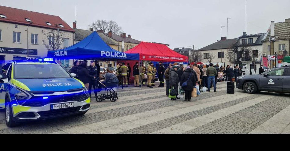 zdjęcie: Świąteczne drzewko za surowce łączy mieszkańców i policję / fot. KPP w Makowie Mazowieckim