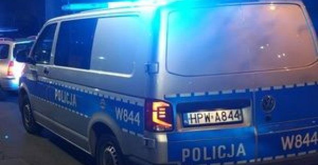 Policjanci zatrzymali 29- latka, który kierował samochodem pod wpływem narkotyków, miał sądowy zakaz prowadzenia pojazdów i do tego był nietrzeźwy