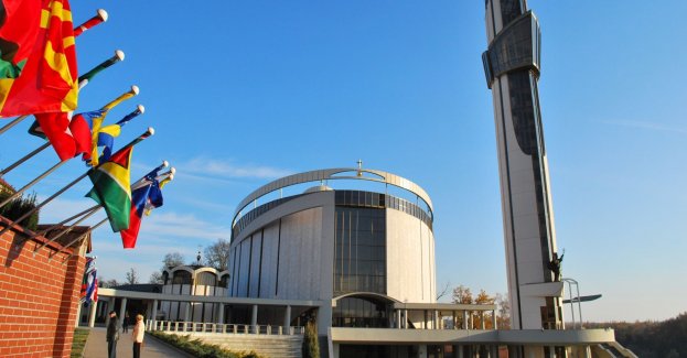 Akt zawierzenia świata Bożemu Miłosierdziu przez Świętego Jana Pawła II w Łagiewnikach