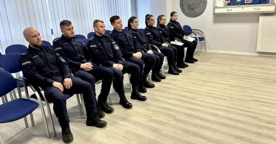 zdjęcie: Młodzi policjanci zakończyli służbę adaptacyjną w Stargardzie / fot. KPP w Stargardzie