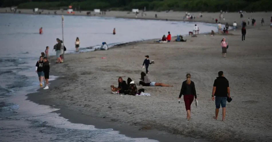 zdjęcie: Sześć kąpielisk na Wybrzeżu nadal z zakazem kąpieli / Sopot, 15.07.2026. Plaża w Sopocie, 15 bm. (ibor) PAP/Andrzej Jackowski