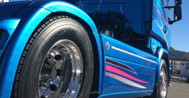 Zderzenie mercedesa i scanii oraz zdarzenie z udziałem kierującej hulajnogą
