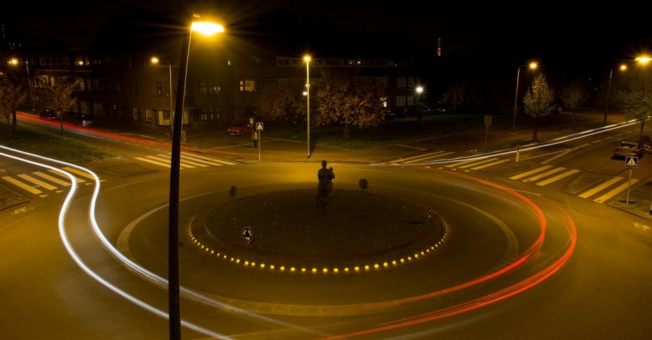 zdjęcie: Niebezpieczne zdarzenie z udziałem kierującego oplem / pixabay/384616