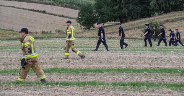 Ponad 600 policjantów i strażaków wspiera wojsko w akcji poszukiwawczej dronów