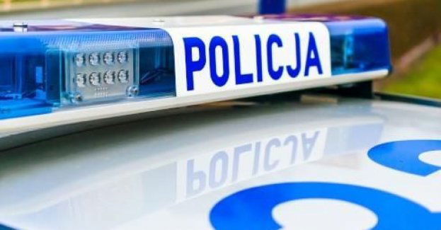 Był poszukiwany trzema listami gończymi, jechał pod wpływem środków odurzających i miał sądowy zakaz prowadzenia pojazdów.