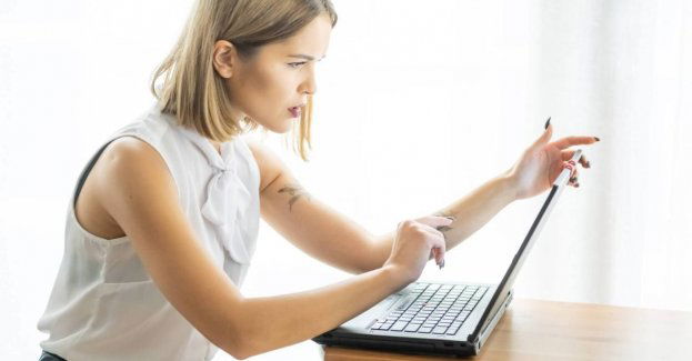 Trzy czwarte Polaków spędza do 4 godzin wolnego czasu dziennie w internecie