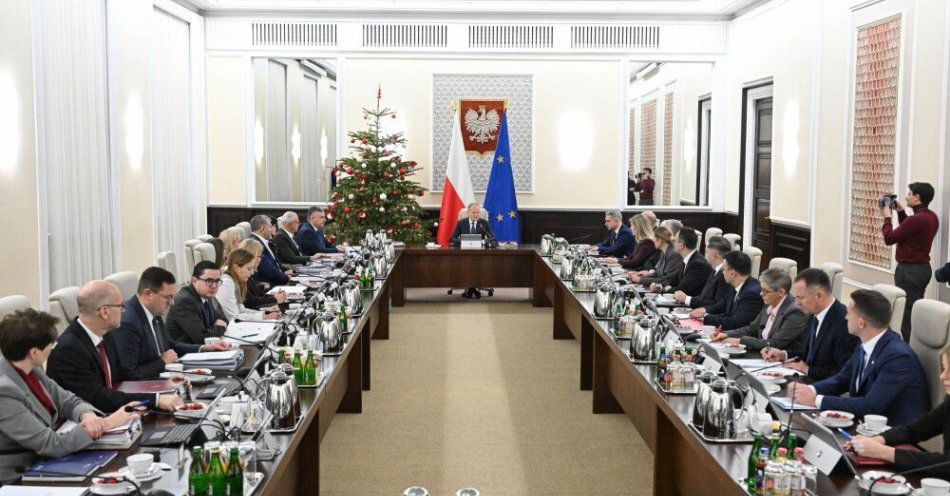 zdjęcie: W środę pierwsze po Nowym Roku posiedzenie rządu / Warszawa, 30.12.2025. Posiedzenie rządu w KPRM w Warszawie, 30 bm. Rada Ministrów zajmie się m.in. projektem ustawy o statusie osoby najbliższej. (ad) PAP/Radek Pietruszka