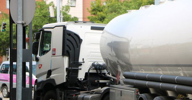 Wyciek kwasu solnego z cysterny; utrudnienia na A4 koło Strzelec Opolskich
