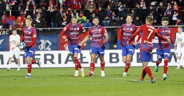 Ekstraklasa piłkarska - dzień gospodarzy, popis Rakowa w meczu z Lechem