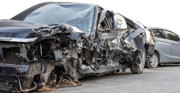 Policjant ukarany mandatem i punktami po dachowaniu bmw z komendantem głównym na pokładzie