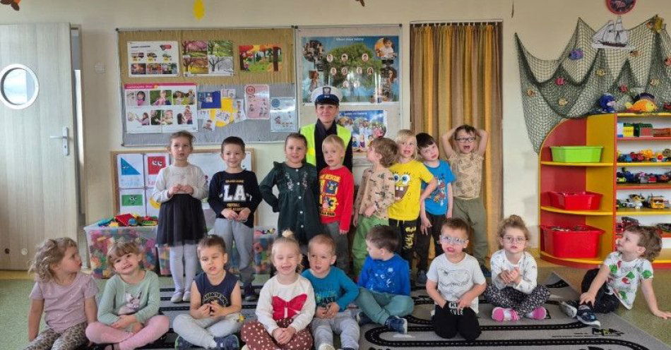 zdjęcie: Przedszkolaki uczą się bezpiecznego poruszania po drogach / fot. KMP w Gdyni