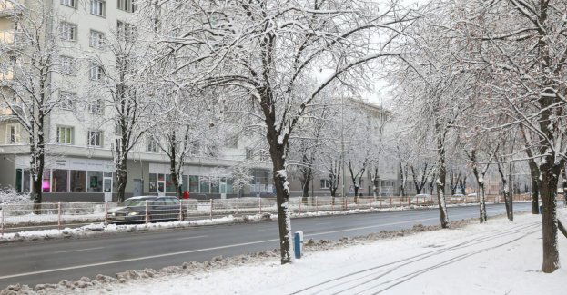 GDDKiA ostrzega przed opadami śniegu, deszczu i gołoledzią; drogi krajowe są przejezdne
