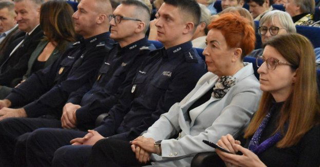 Ponad 300 seniorów uczyło się jak unikać oszustw cyfrowych