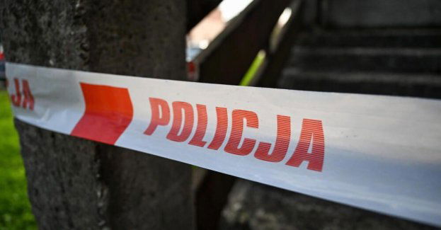 Runęła ściana kamienicy; poszkodowana starsza kobieta