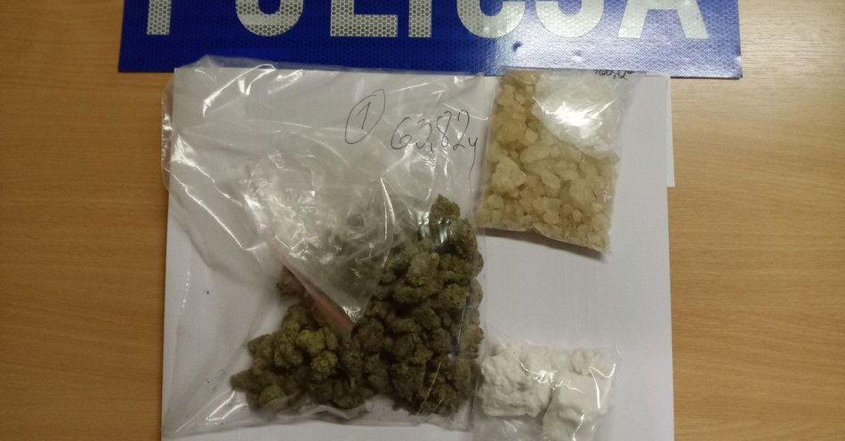 zdjęcie: Ponad 320 g narkotyków zabezpieczono na olsztyńskim Zatorzu / fot. KMP w Olsztynie