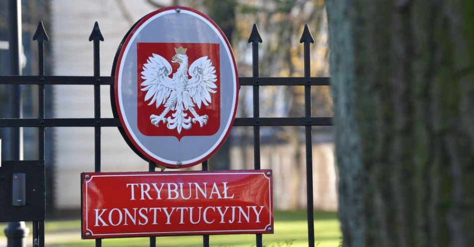 zdjęcie: TK: przepisy noweli ustawy o wykonywaniu mandatu posła i senatora, tzw. „lex Romanowski” – niekonstytucyjne / Warszawa, 25.11.2021. Siedziba Trybunału Konstytucyjnego w Warszawie, 25 bm. TK zajmie się wnioskiem prezydenta RP Andrzeja Dudy dotyczącym jawności majątku rodzin najważniejszych urzędników państwowych. (aldg) PAP/Radek Pietruszka