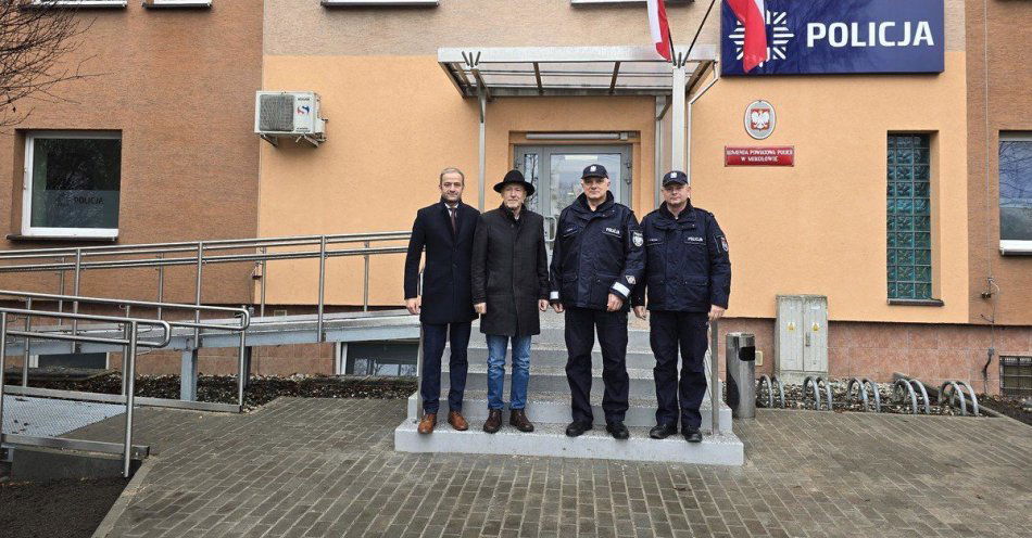 zdjęcie: Komenda w Mikołowie ma nowe dostępne wejście dla wszystkich / fot. KPP w Mikołowie