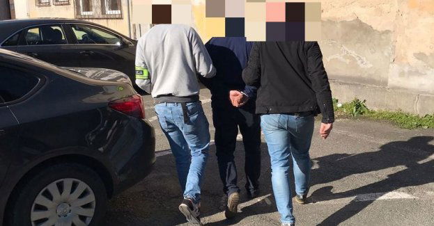 Mężczyzna podejrzany o usiłowanie rozboju zatrzymany przez policjantów. Teraz odpowie za to przed sądem