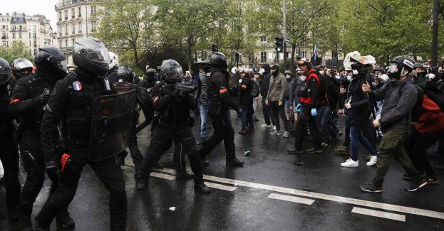 2,3 mln demonstrantów w całym kraju; w Paryżu koktajlem Mołotowa podpalony policjant