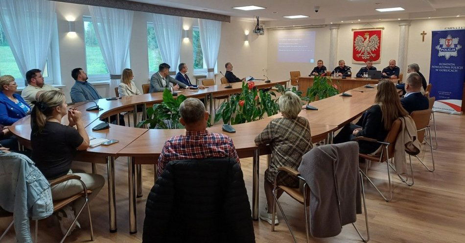 zdjęcie: Łużna: debata o bezpieczeństwie przy szkole / fot. KMP w Gorlicach
