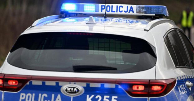 Policjant w trakcie pościgu przestrzelił oponę samochodu, którym uciekał 34-latek