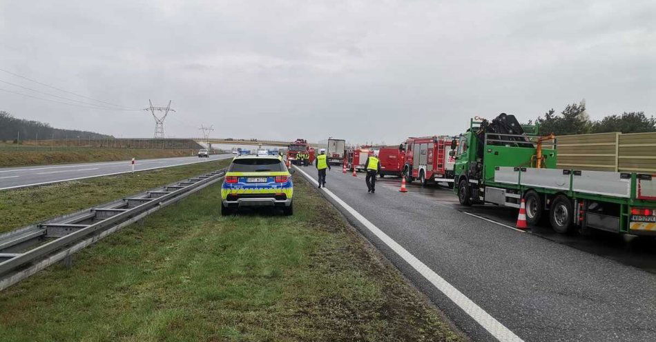 zdjęcie: Śmiertelny wypadek na A2 w Wiktorowie / fot. KPP w Zgierzu IMG-20260420-WA0004