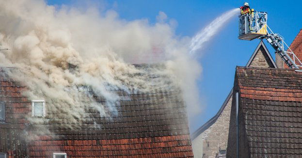 Mężczyzna zginął w pożarze; policja zatrzymała właściciela mieszkania