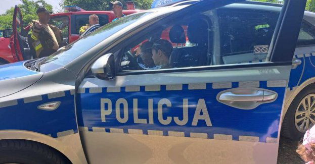 Policjanci na zawodach wędkarskich