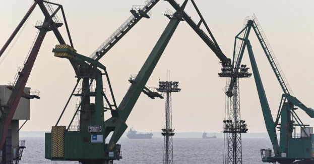 Uszkodzony statek Sofia jest holowany w stronę Szwecji