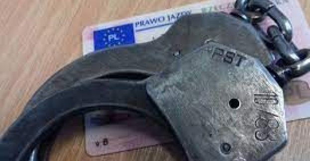 Jechał, a nie powinien. Kolejny zakazowiec zatrzymany przez jaworskich policjantów