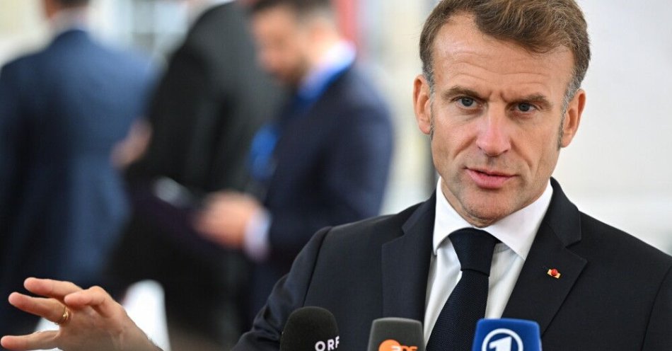 zdjęcie: Macron wspomniał o „bardzo poważnych błędach” załogi tankowca z floty cieni / Kopenhaga, Dania, 01.10.2025. Prezydent Francji Emmanuel Macron w drodze na obrady nieformalnego szczytu Unii Europejskiej w Kopenhadze, 1 bm. Spotkanie przywódców państw UE będzie poświęcone wzmocnieniu gotowości obronnej, wsparciu dla Ukrainy oraz zwiększeniu odporności ekonomicznej wspólnoty. (amb) PAP/Radek Pietruszka