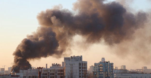 Strażacy gaszą pożar składowiska z niebezpiecznymi odpadami
