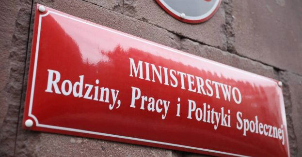 Resort polityki społecznej chce zautomatyzować odnawianie prawa do 800 plus