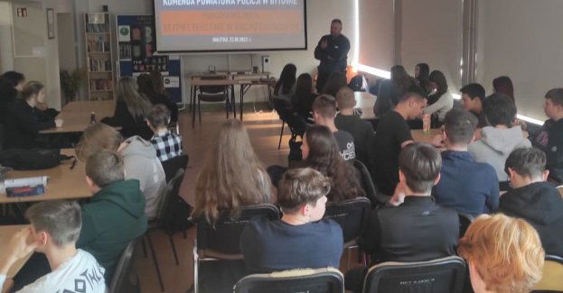 Miastecki dzielnicowy debatował z młodzieżą