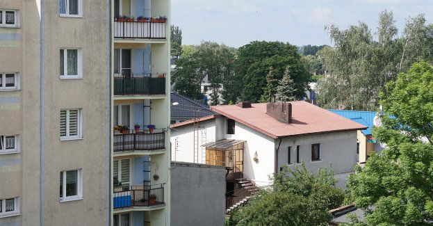 Dwóch mężczyzn aresztowanych za wyrzucenie znajomego przez balkon we Włodawie