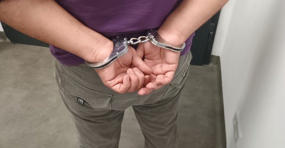 zdjęcie: Oszustwo na pracownika banku Zatrzymano dwóch obywateli Gruzji / fot. KPP w Otwocku Zatrzymani obywatele Gruzji podejrzani o oszustwa metodą „na pracownika banku”