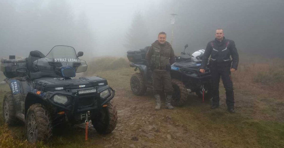 zdjęcie: Wspólna akcja policji i straży leśnej w lasach Jeleśni / fot. KPP w Żywcu