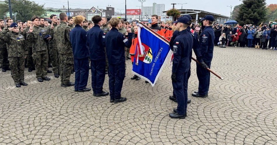 zdjęcie: Ślubowanie klas mundurowych w Dąbrowie Górniczej / fot. KMP w Dąbrowie Górniczej