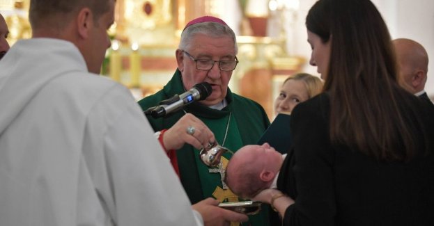 Zespół KEP ds. bioetycznych: nie można odmówić chrztu dziecku poczętemu dzięki in vitro