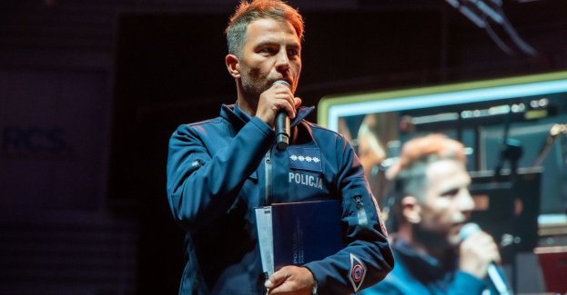 Policja przestrzega seniorów przed oszustami podczas inauguracji UTW