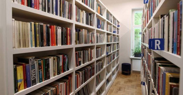 Pisarze otrzymają wynagrodzenie za wypożyczenia biblioteczne; prezydent podpisał nowelizację ustawy o prawie autorskim